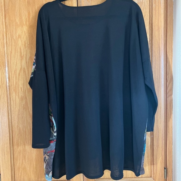 Oversized Light Weight Sweater - Picture 2 of 3